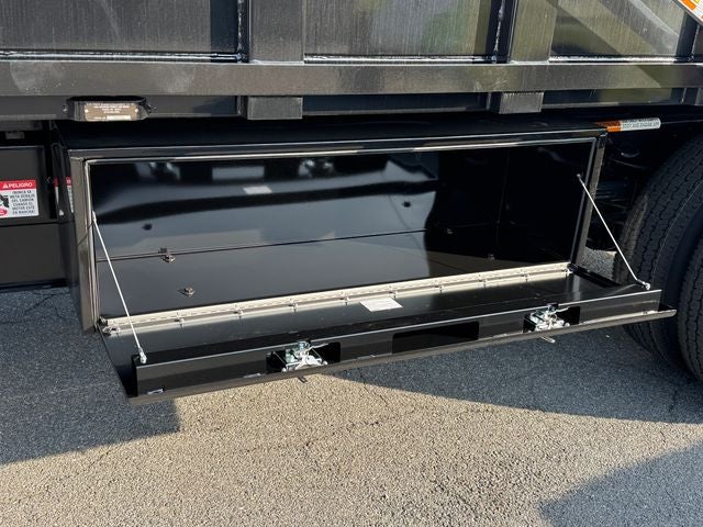 2027 Ford F-750SD Base