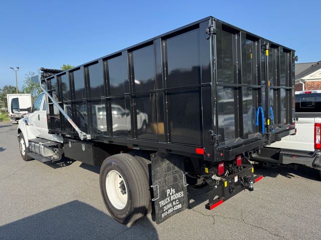 2027 Ford F-750SD Base