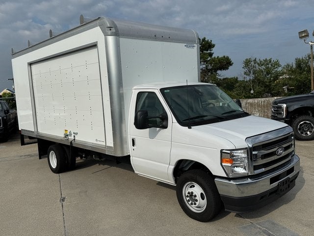 2026 Ford E-450SD 17 FT BOX DUAL ROLL UP Base