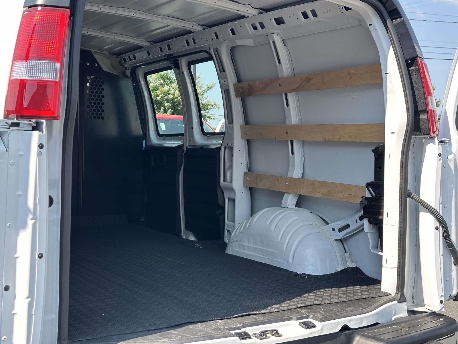 2025 Chevrolet Express 2500 Work Van Cargo