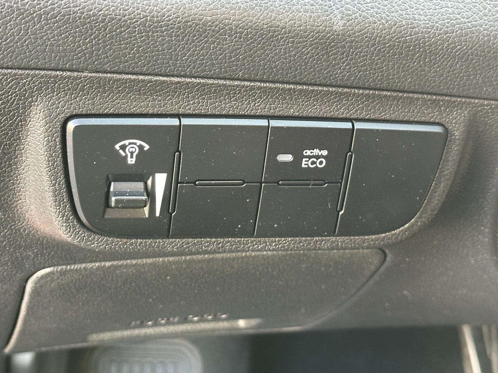 2016 Hyundai Veloster Base