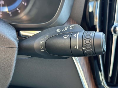 2022 Volvo XC60 B5 Momentum