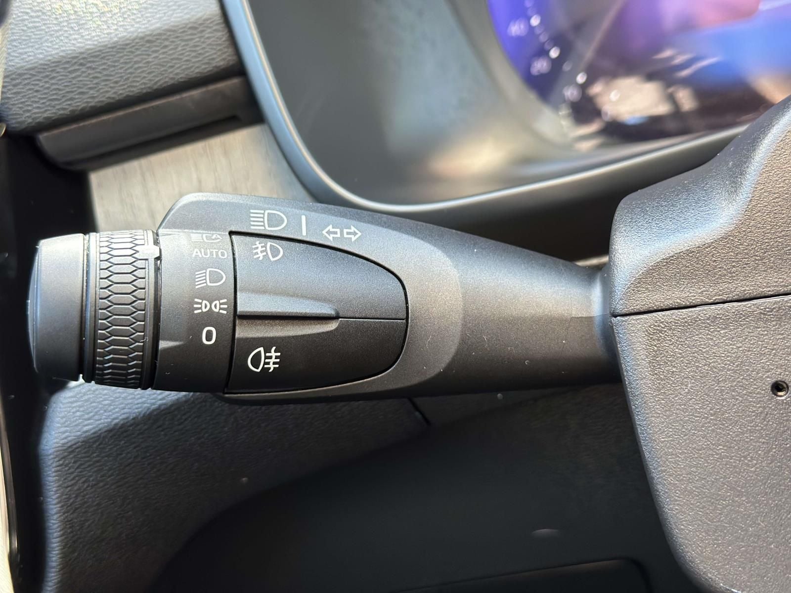 2023 Volvo XC40 B5 Plus Dark Theme