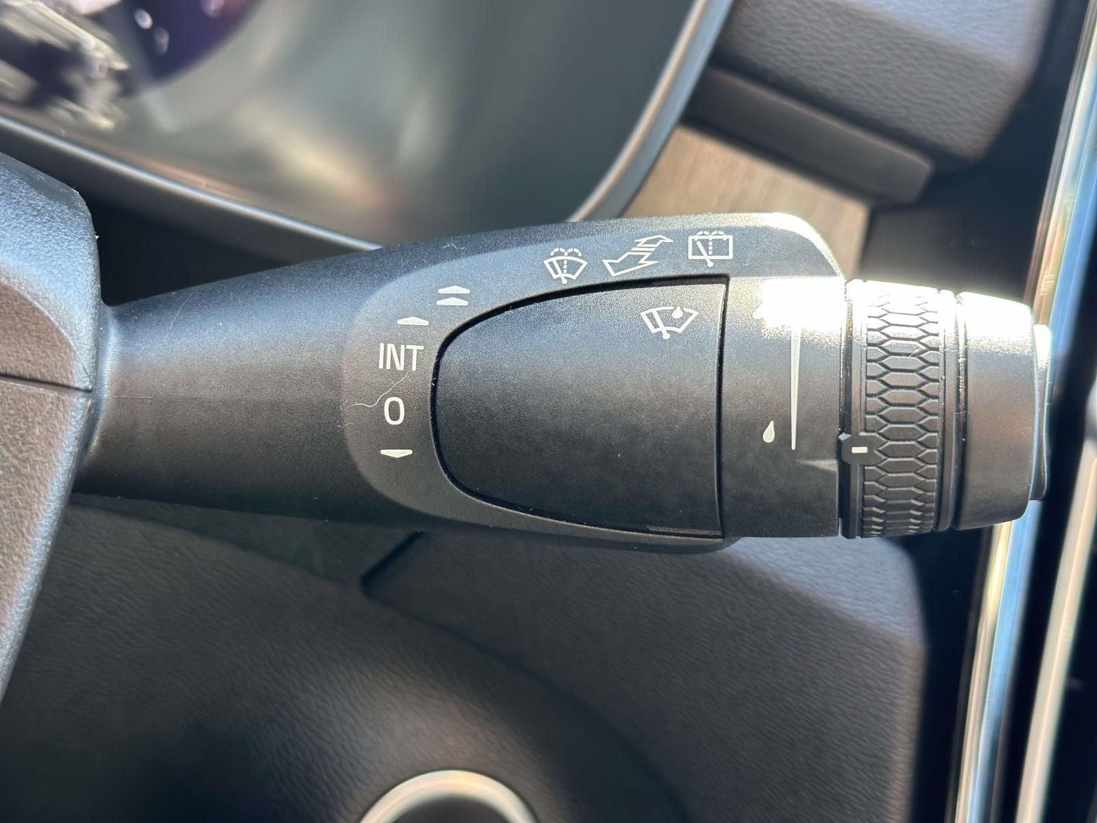 2023 Volvo XC40 B5 Plus Dark Theme