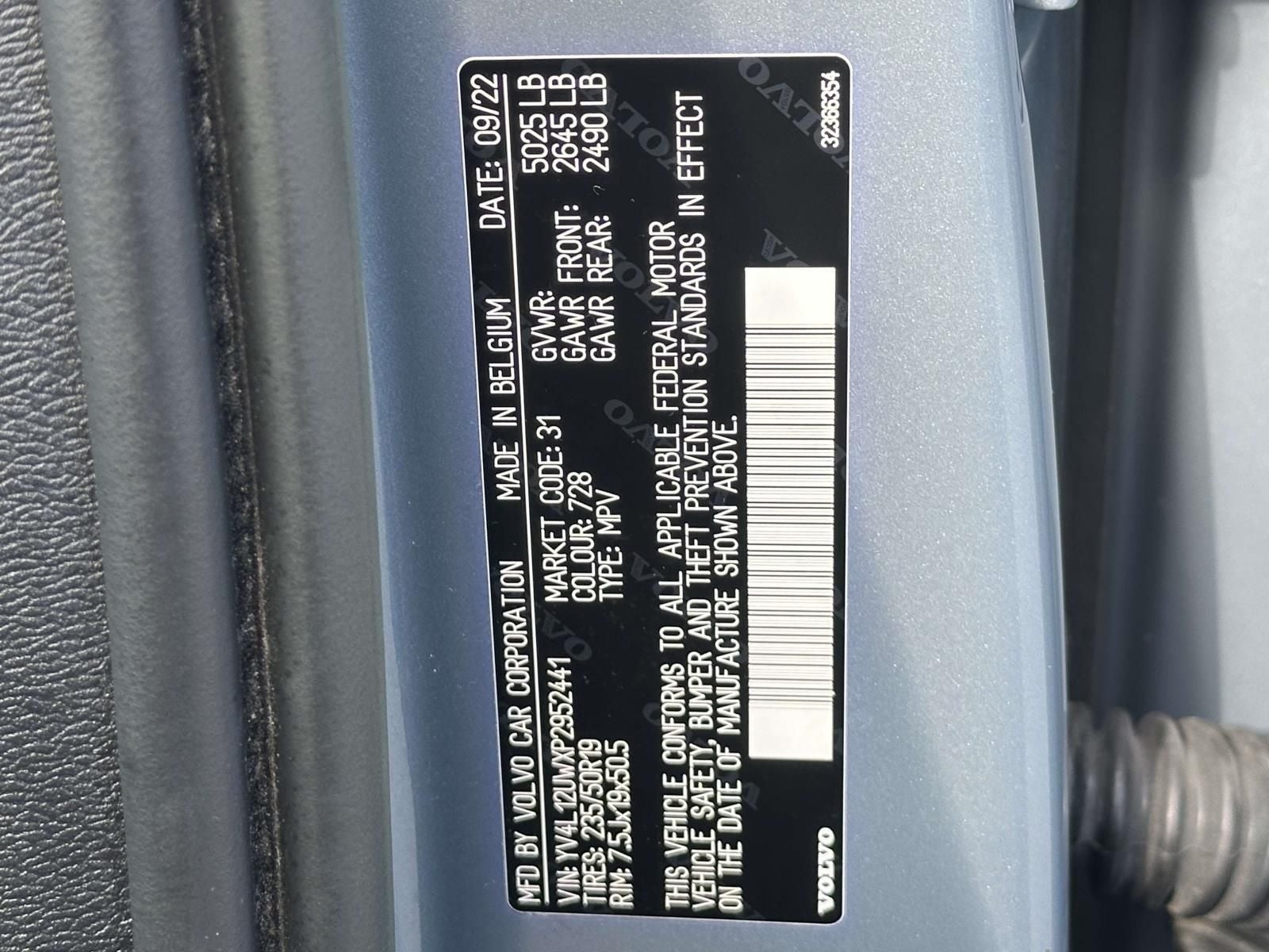 2023 Volvo XC40 B5 Plus Dark Theme